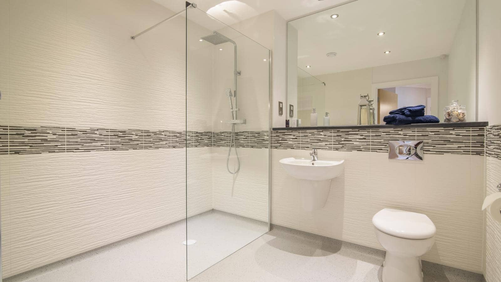 Wellesley Court retirement living scheme in Waterlooville wetroom