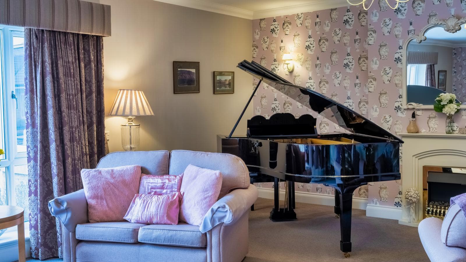 Belvedere Manor - grand piano