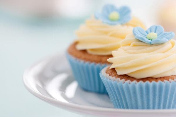 Cupcakes decorated with blue sugar flowers