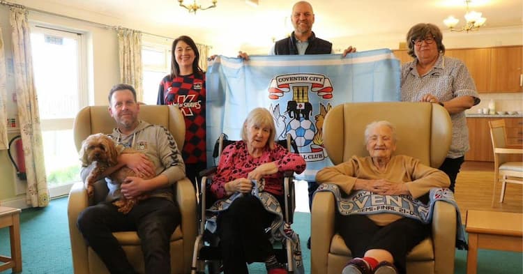 Former Premier League player visits MHA Charnwood House along with special guest